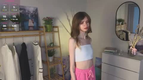 Snapshot of shelleyborom chatting on 03-08-25, 07:05 Sofia online show from 03-08-25, 07:05