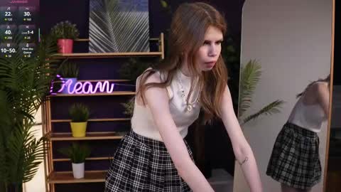 Snapshot of shelleyborom chatting on 09-10-25, 01:22 Sofia online show from 09-10-25, 01:22