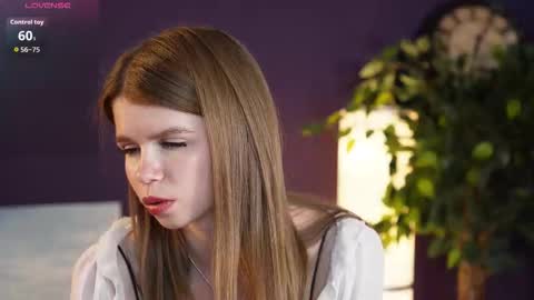 Snapshot of shelleyborom chatting on 10-17-25, 07:44 Sofia online show from 10-17-25, 07:44