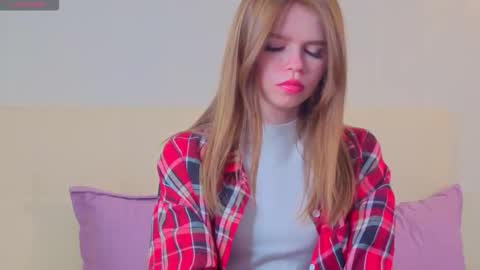 Snapshot of shelleyborom chatting on 10-27-25, 07:01 Sofia online show from 10-27-25, 07:01