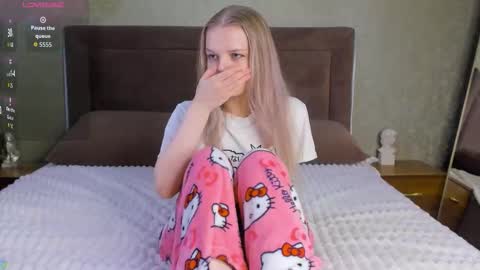 Snapshot of shellyboom chatting on 11-27-25, 04:53 shellyboom online show from 11-27-25, 04:53