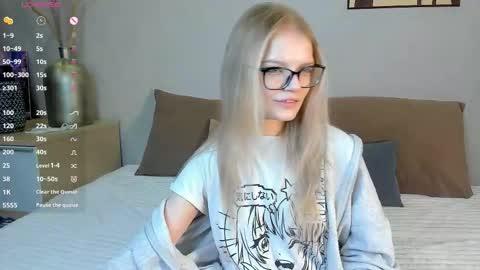 Snapshot of shellyboom chatting on 12-14-25, 05:40 shellyboom online show from 12-14-25, 05:40