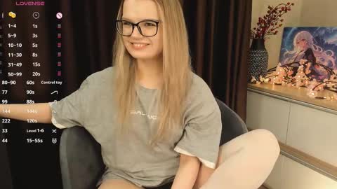 Snapshot of shellyboom chatting on 12-19-25, 07:43 shellyboom online show from 12-19-25, 07:43