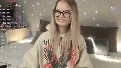 Snapshot of shellyboom chatting on 12-20-25, 06:48 shellyboom online show from 12-20-25, 06:48