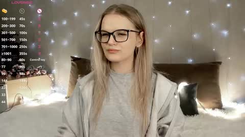 Snapshot of shellyboom chatting on 12-21-25, 05:09 shellyboom online show from 12-21-25, 05:09