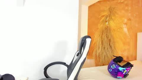 Snapshot of shenielxxx chatting on 03-16-26, 02:21 shenielxxx online show from 03-16-26, 02:21