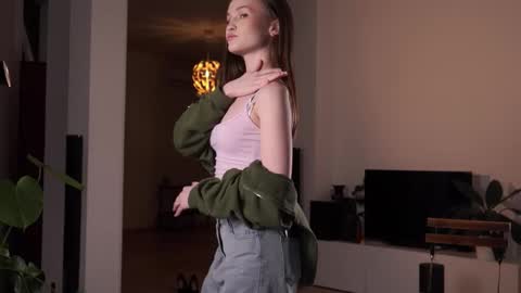 Snapshot of sherelllungwitz chatting on 03-15-26, 04:46 Alice online show from 03-15-26, 04:46