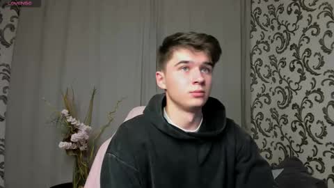 Snapshot of sherlockmax chatting on 09-16-25, 04:19 Max online show from 09-16-25, 04:19