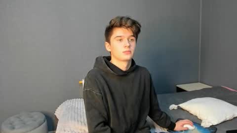 Snapshot of sherlockmax chatting on 10-16-25, 07:15 Max online show from 10-16-25, 07:15