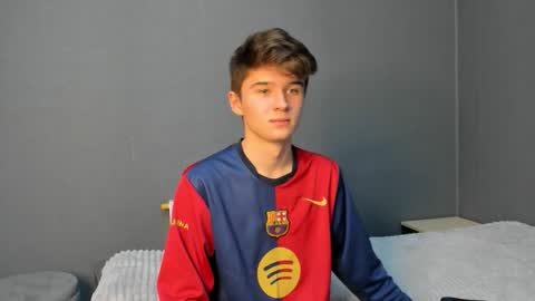 Snapshot of sherlockmax chatting on 10-17-25, 08:33 Max online show from 10-17-25, 08:33