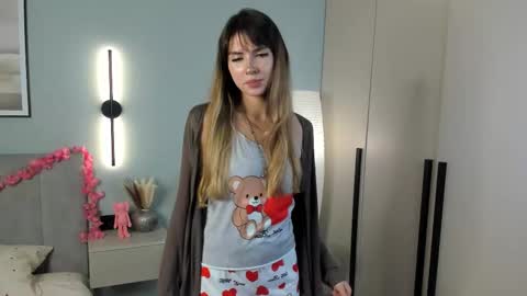 Snapshot of sherlyglauser chatting on 03-25-26, 08:15 Diana online show from 03-25-26, 08:15