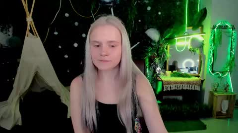 Snapshot of sherributlers chatting on 05-28-26, 05:16 Sweet Sherri online show from 05-28-26, 05:16