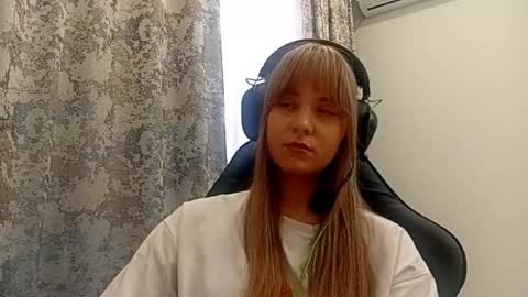 Lisa online show from 11-24-25, 07:52