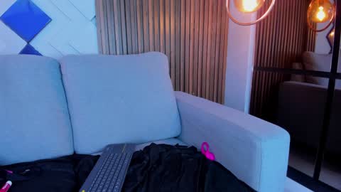 mia online show from 02-04-25, 06:14