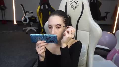 Sheryl online show from 10-04-25, 10:24