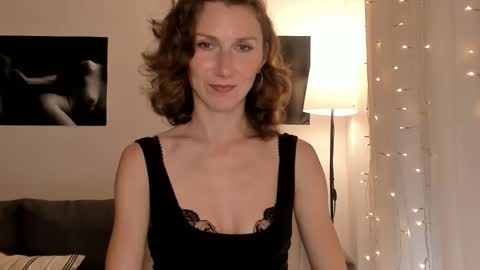 Snapshot of shesleepsnaked chatting on 03-15-26, 05:19 shesleepsnaked online show from 03-15-26, 05:19