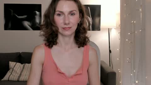 Snapshot of shesleepsnaked chatting on 06-21-26, 04:31 shesleepsnaked online show from 06-21-26, 04:31