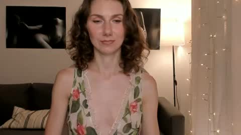 Snapshot of shesleepsnaked chatting on 06-22-26, 05:21 shesleepsnaked online show from 06-22-26, 05:21