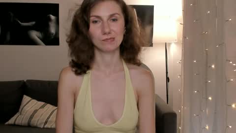 Snapshot of shesleepsnaked chatting on 06-24-26, 05:56 shesleepsnaked online show from 06-24-26, 05:56
