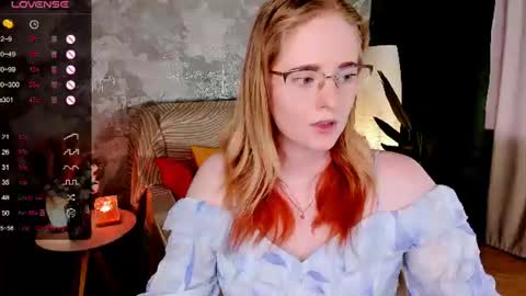 Snapshot of sheslinki chatting on 06-25-26, 08:52 Hello guys my name is Aemilia online show from 06-25-26, 08:52