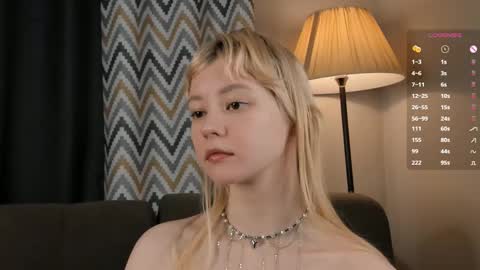 Snapshot of shickshackshock chatting on 03-11-25, 01:59 Iris online show from 03-11-25, 01:59