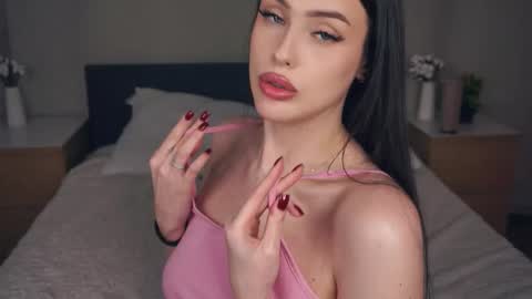 Mia online show from 11-27-25, 03:58