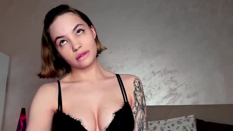 Lina online show from 12-23-24, 11:49