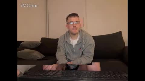 Snapshot of shinjisan0 chatting on 12-01-24, 10:43 shinjisan0 online show from 12-01-24, 10:43