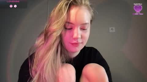 shiny_bunny1 online show from 03-03-26, 01:23