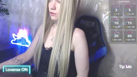 Snapshot of shiny_victoria chatting on 05-17-26, 07:28 Victoria online show from 05-17-26, 07:28