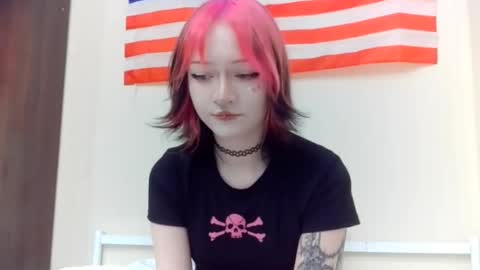 Snapshot of shirleyboulet chatting on 02-23-26, 07:22 Luna online show from 02-23-26, 07:22