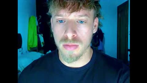 Snapshot of shirtless_dj chatting on 12-04-25, 04:33 Cick Goreskin online show from 12-04-25, 04:33