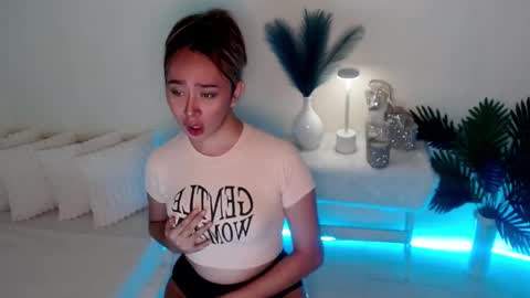 WET AND WILD YHANNA online show from 09-19-25, 11:05