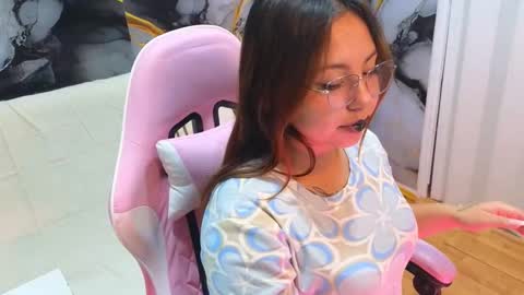 Snapshot of shizuka_wet chatting on 11-27-25, 03:41 Shizuka online show from 11-27-25, 03:41