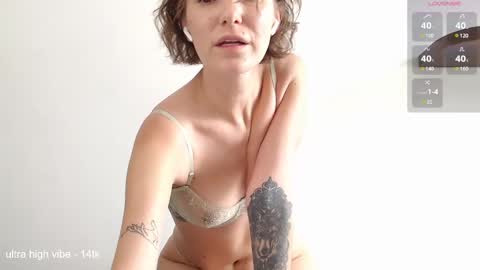 Jess online show from 12-18-24, 06:32