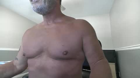 Snapshot of shooter0069 chatting on 05-05-26, 03:09 Getting mine online show from 05-05-26, 03:09