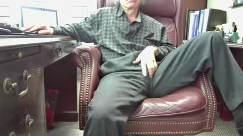 nikolas send dm for an appointment online show from 10-29-25, 04:20