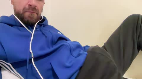 Snapshot of show_jizzness chatting on 02-25-25, 08:51 show_jizzness online show from 02-25-25, 08:51