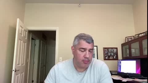 Chicago Guy online show from 09-08-25, 07:46