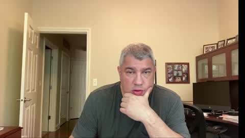 Chicago Guy online show from 09-30-25, 07:52