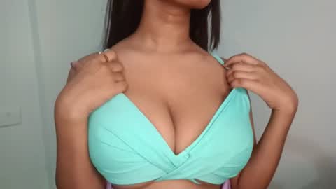 shreya_07 online show from 06-10-26, 01:32