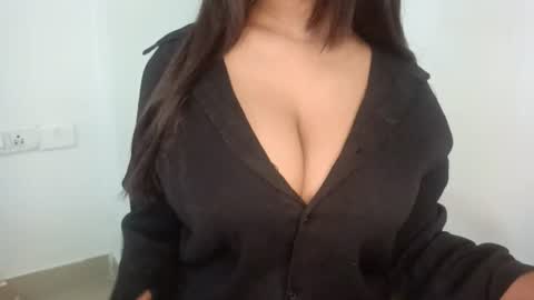 shreya_07 online show from 06-18-26, 02:01