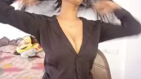 shreya_07 online show from 07-29-26, 03:48