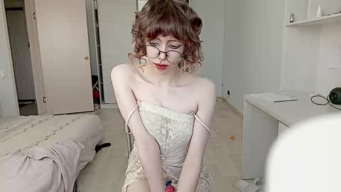 Snapshot of shushencii chatting on 09-29-25, 02:49 Aria online show from 09-29-25, 02:49