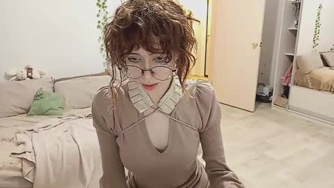 Snapshot of shushencii chatting on 10-27-25, 10:03 Aria online show from 10-27-25, 10:03