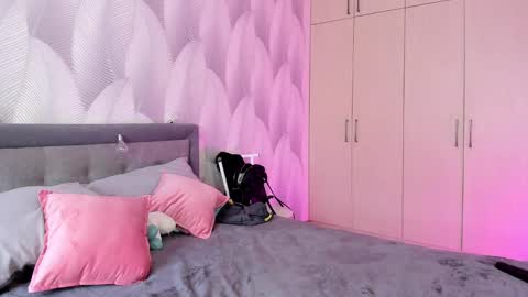 Mika online show from 01-31-25, 09:48