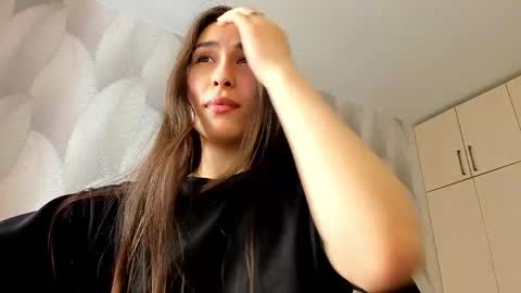 Mika online show from 03-04-25, 06:15