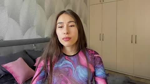 Mika online show from 03-12-25, 08:19