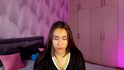 Mika online show from 09-22-25, 01:18