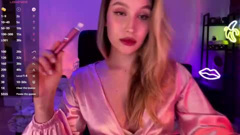 Snapshot of shy_bee chatting on 09-11-25, 01:49 Alice online show from 09-11-25, 01:49